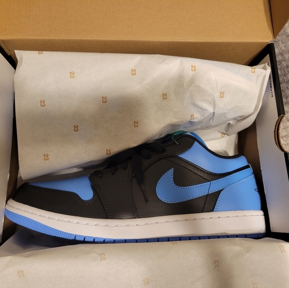 Nike Air Jordan 1 Low, Men's 10.5, Women 12, Blue and Black - Picture 4 of 5